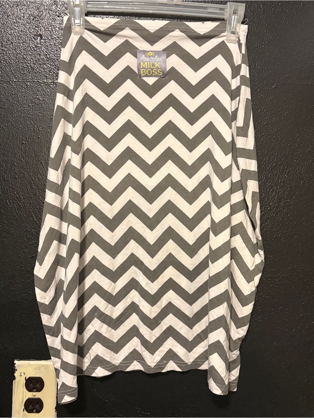 Itzy Ritzy 4 in 1 Chevron Print Nurser & Scarf